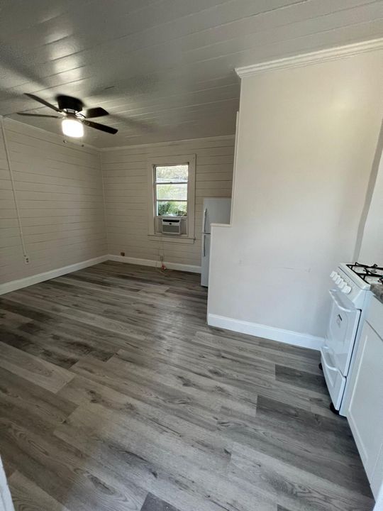 For Rent: $1,390 (1 beds, 1 baths, 1792 Square Feet)