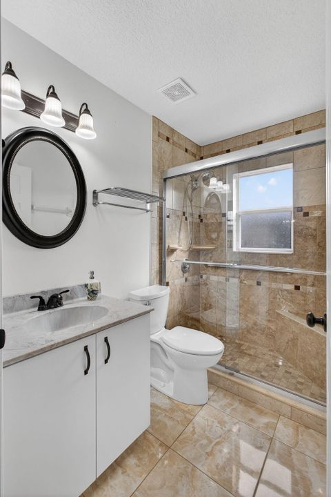 Activo con contrato: $445,000 (3 camas, 2 baños, 1626 Pies cuadrados)