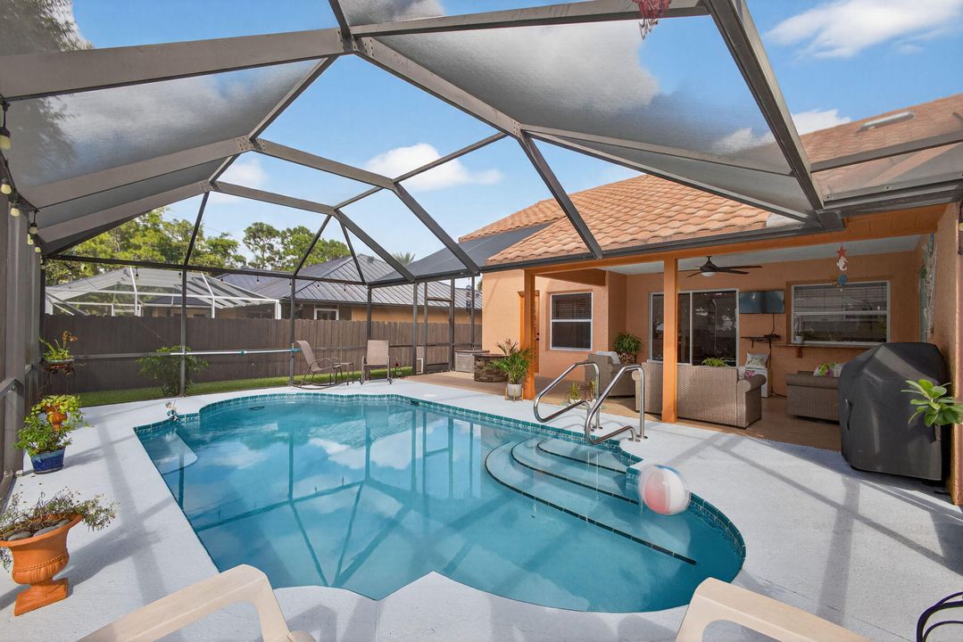 Activo con contrato: $445,000 (3 camas, 2 baños, 1626 Pies cuadrados)