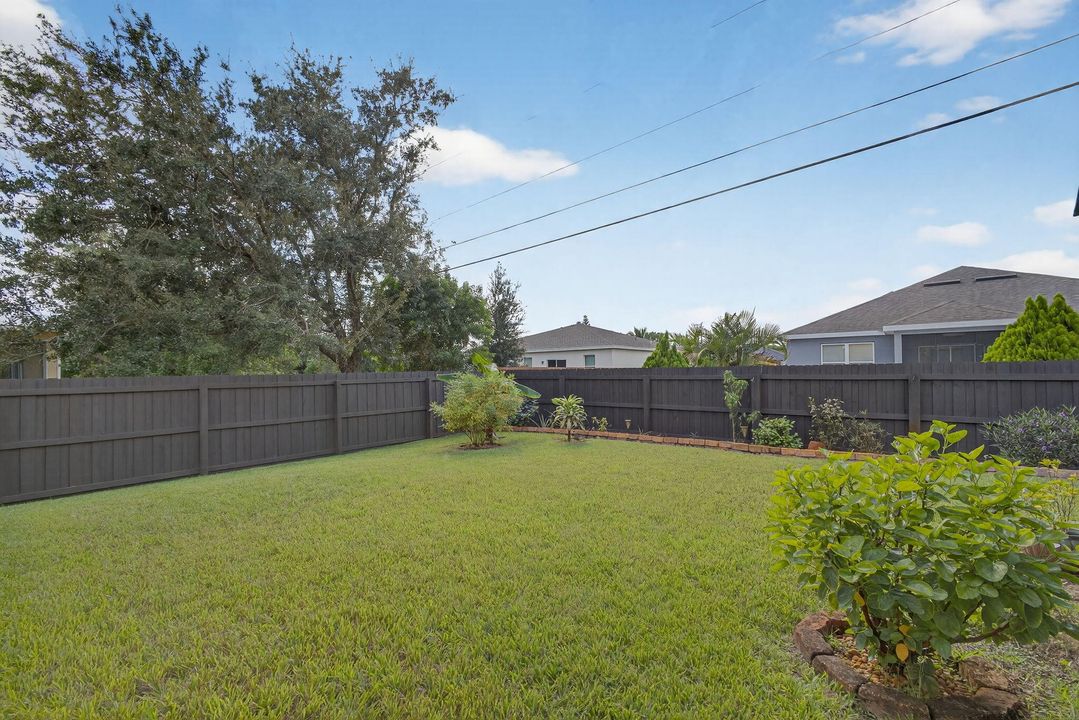 Activo con contrato: $445,000 (3 camas, 2 baños, 1626 Pies cuadrados)