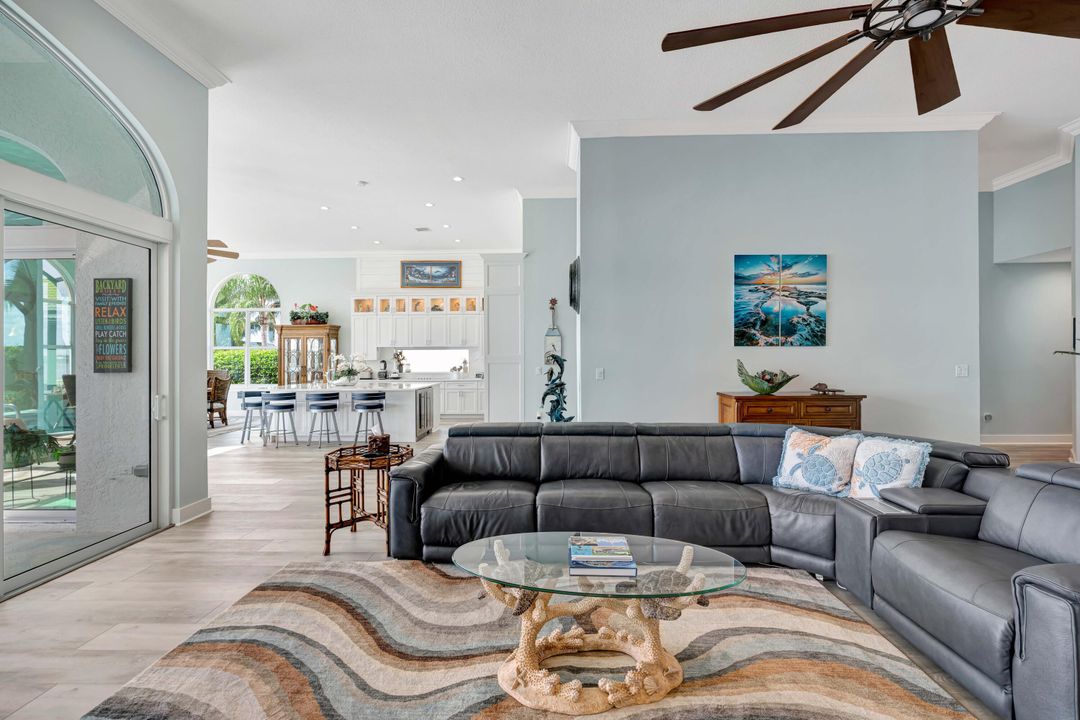 На продажу: $2,950,000 (5 спален, 7 ванн, 4825 Квадратных фут)