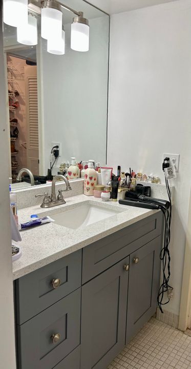 На продажу: $170,000 (2 спален, 2 ванн, 1114 Квадратных фут)