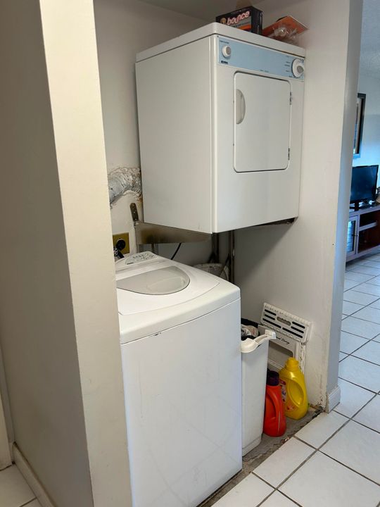 На продажу: $170,000 (2 спален, 2 ванн, 1114 Квадратных фут)