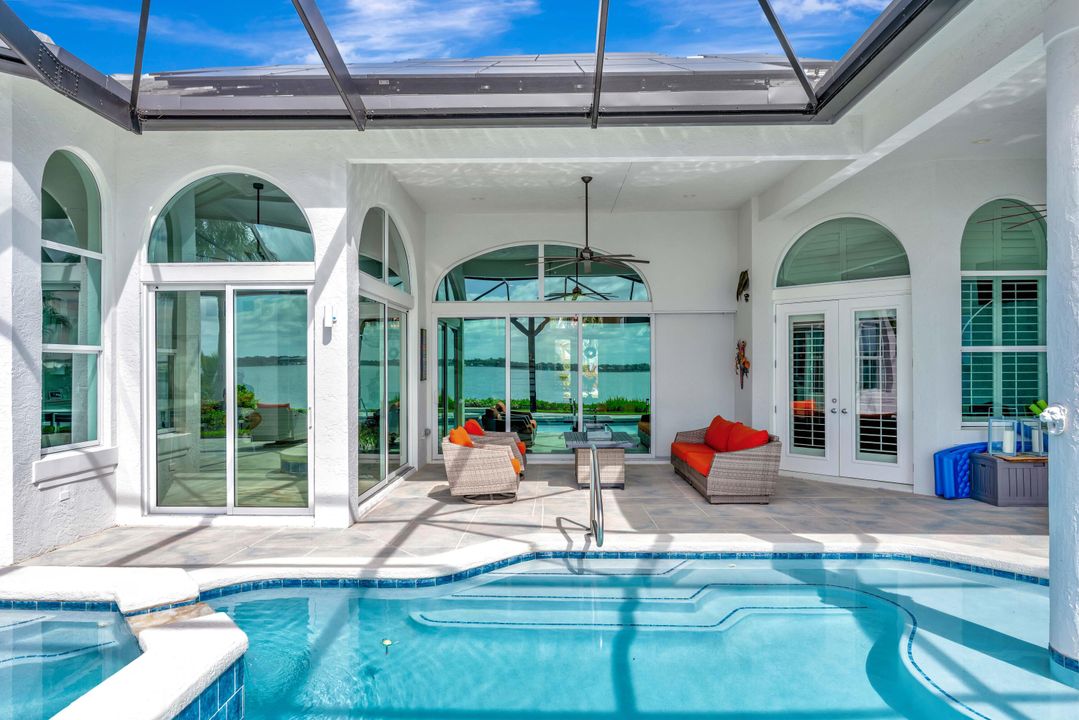 На продажу: $2,950,000 (5 спален, 7 ванн, 4825 Квадратных фут)