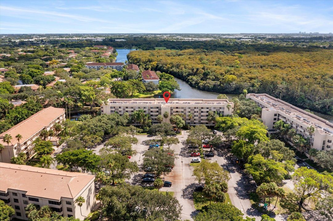 На продажу: $199,900 (2 спален, 2 ванн, 970 Квадратных фут)