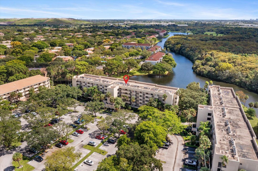 На продажу: $199,900 (2 спален, 2 ванн, 970 Квадратных фут)