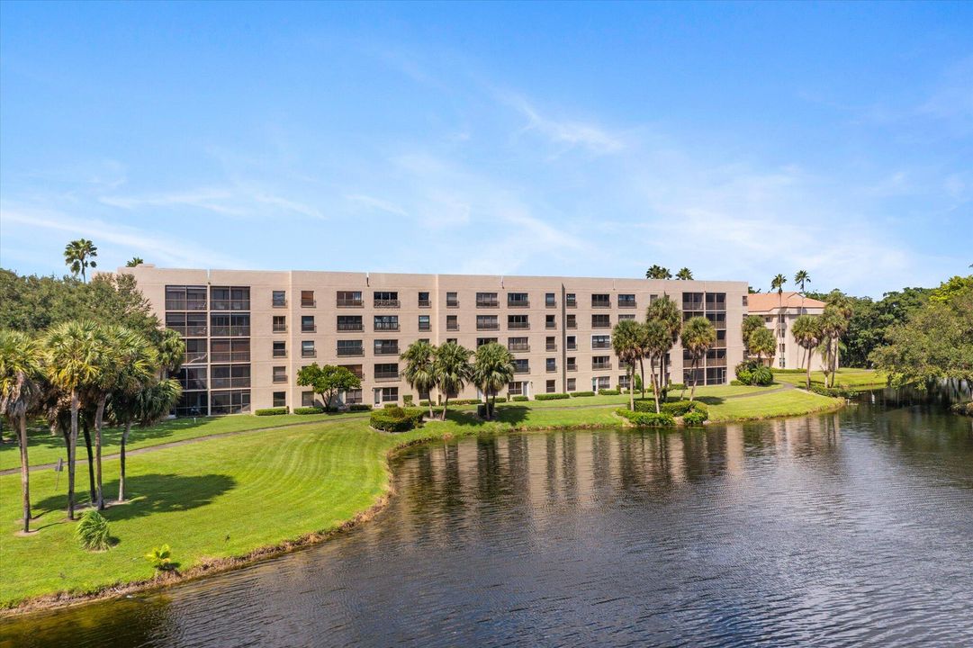 На продажу: $199,900 (2 спален, 2 ванн, 970 Квадратных фут)