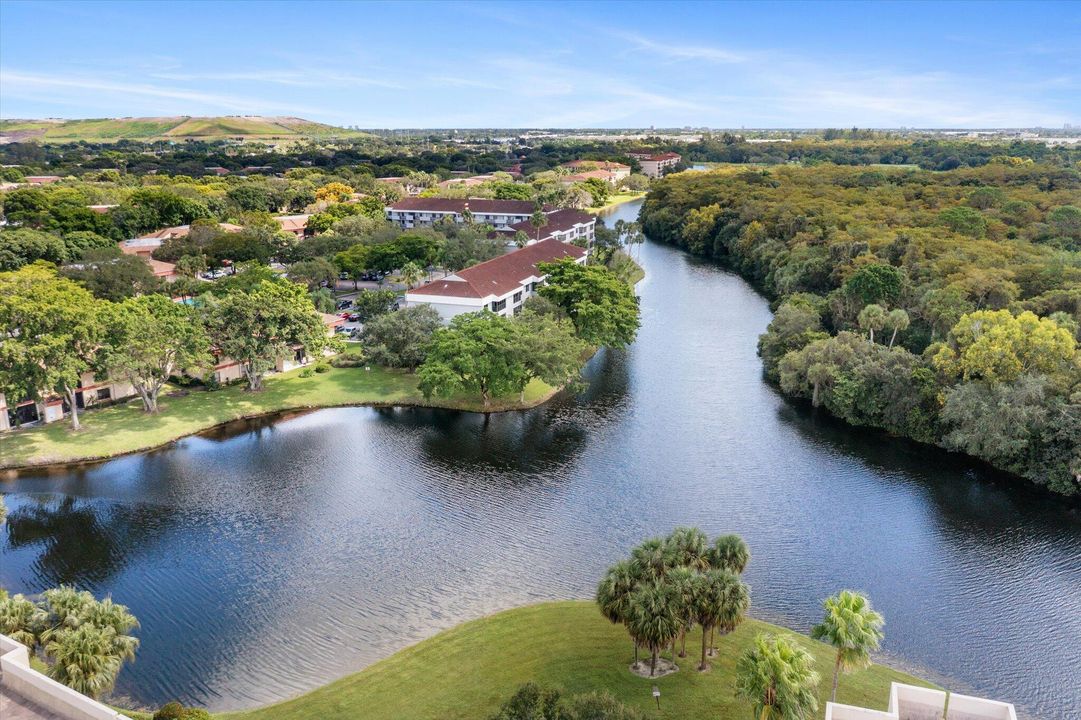 На продажу: $199,900 (2 спален, 2 ванн, 970 Квадратных фут)