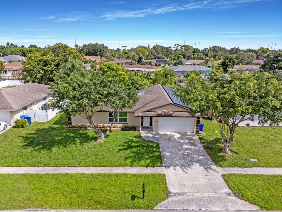 待售: $585,000 (3 贝兹, 2 浴室, 1584 平方英尺)