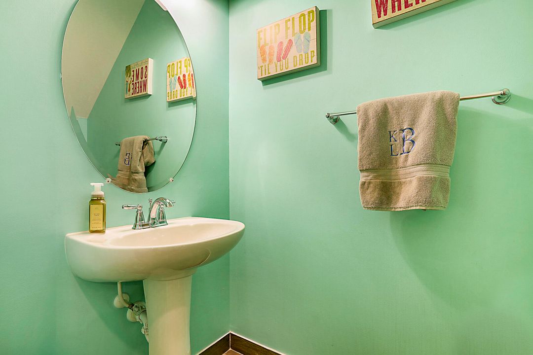 For Sale: $1,399,500 (5 beds, 4 baths, 3698 Square Feet)