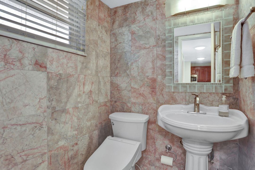 For Sale: $449,000 (1 beds, 1 baths, 734 Square Feet)