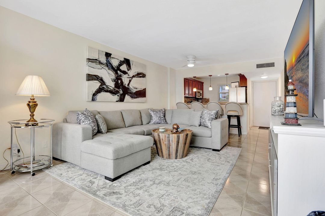 For Sale: $449,000 (1 beds, 1 baths, 734 Square Feet)