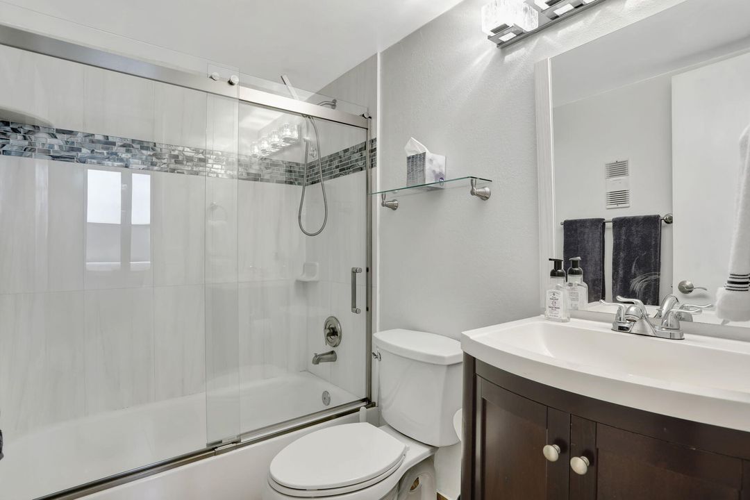 For Sale: $449,000 (1 beds, 1 baths, 734 Square Feet)