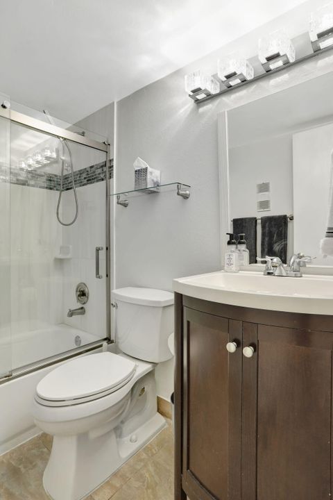 For Sale: $449,000 (1 beds, 1 baths, 734 Square Feet)