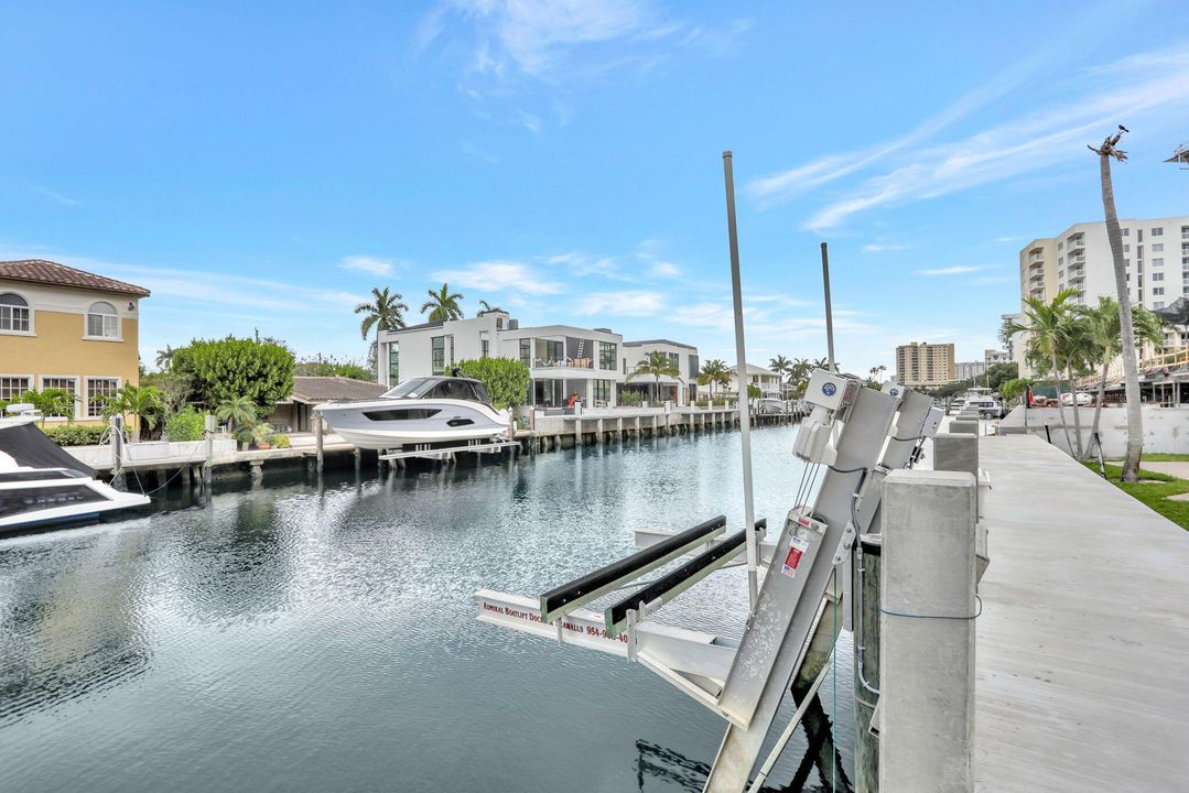 For Sale: $449,000 (1 beds, 1 baths, 734 Square Feet)