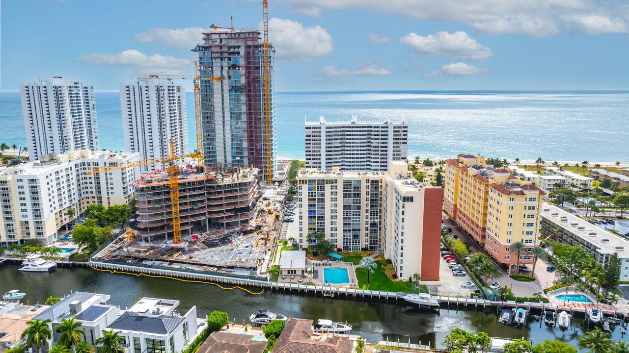 For Sale: $449,000 (1 beds, 1 baths, 734 Square Feet)