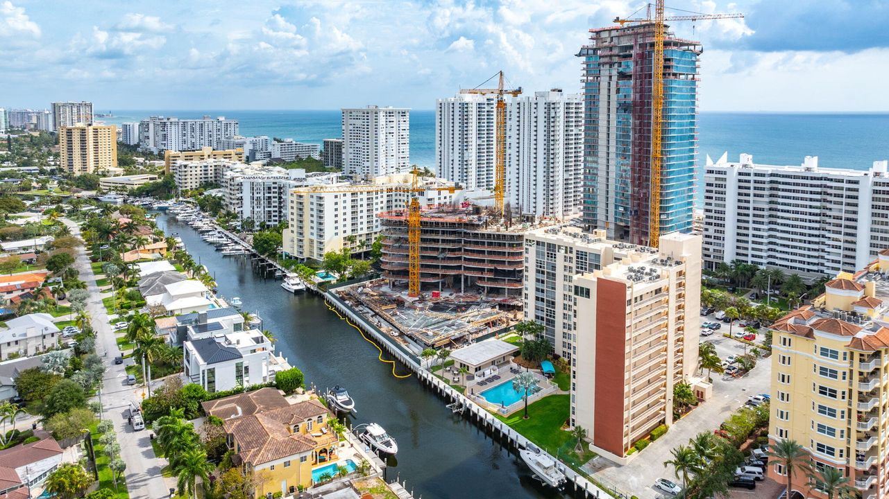 For Sale: $449,000 (1 beds, 1 baths, 734 Square Feet)