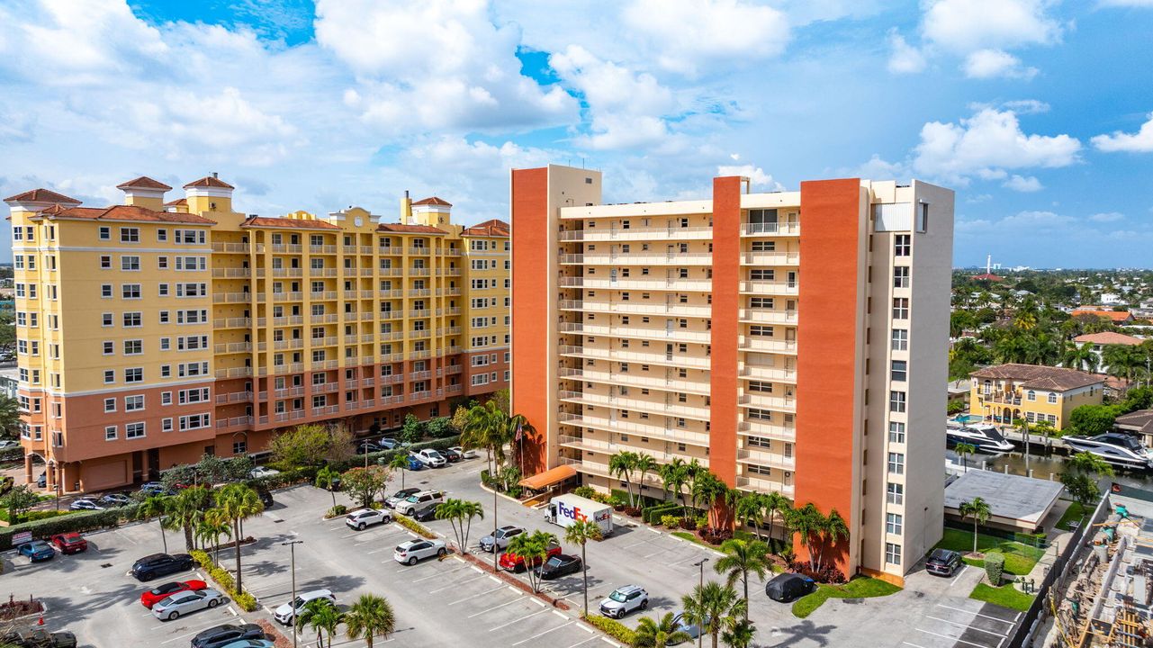 For Sale: $449,000 (1 beds, 1 baths, 734 Square Feet)