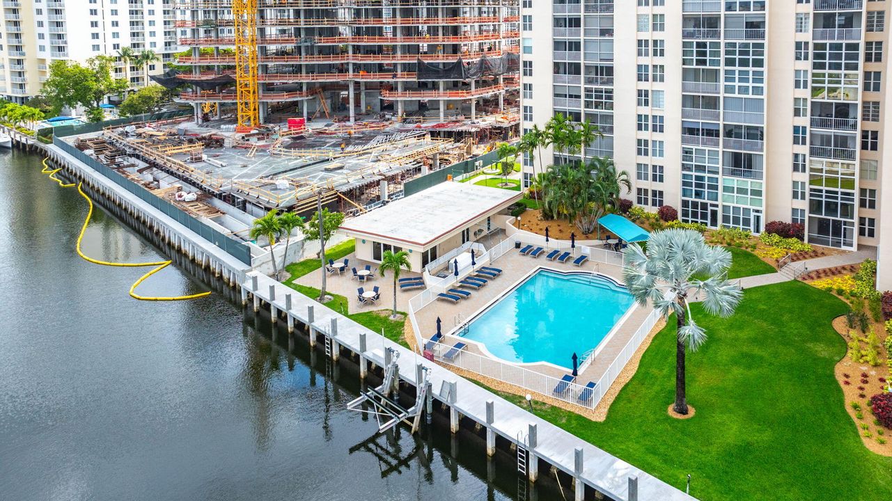 For Sale: $449,000 (1 beds, 1 baths, 734 Square Feet)