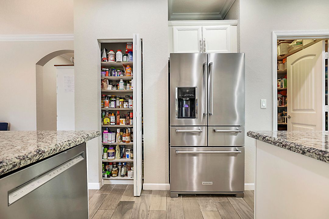 For Sale: $1,399,500 (5 beds, 4 baths, 3698 Square Feet)