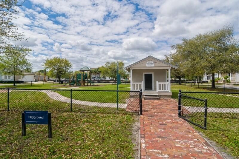 For Rent: $2,150 (3 beds, 2 baths, 1388 Square Feet)