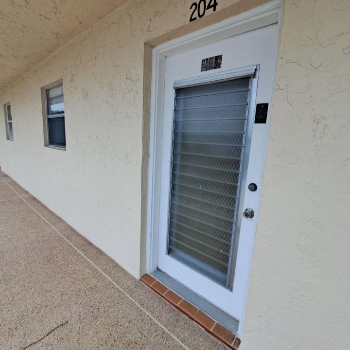 Active With Contract: $1,500 (1 beds, 1 baths, 837 Square Feet)