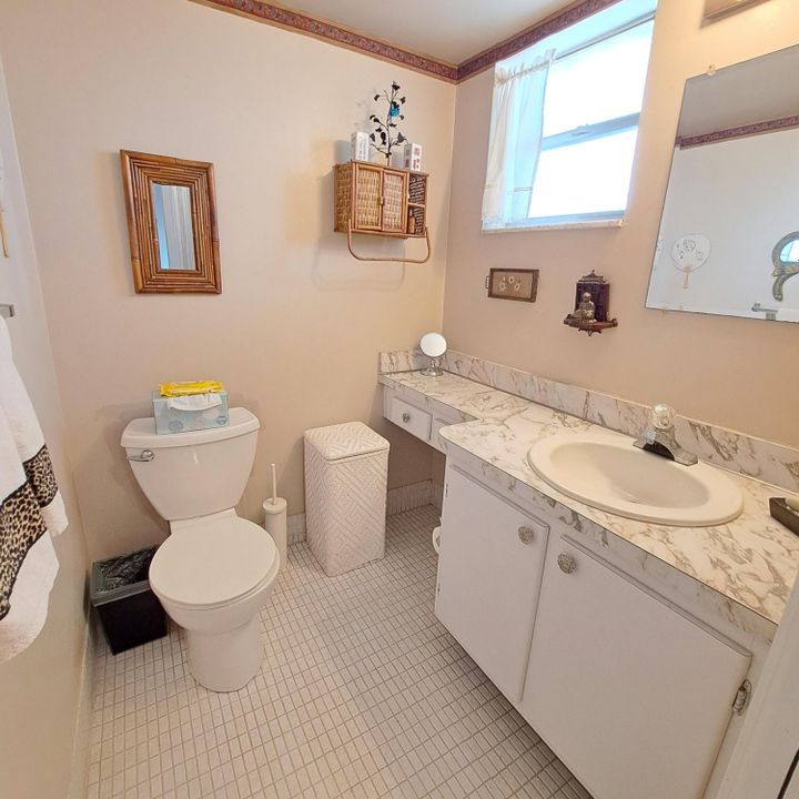 Active With Contract: $1,500 (1 beds, 1 baths, 837 Square Feet)