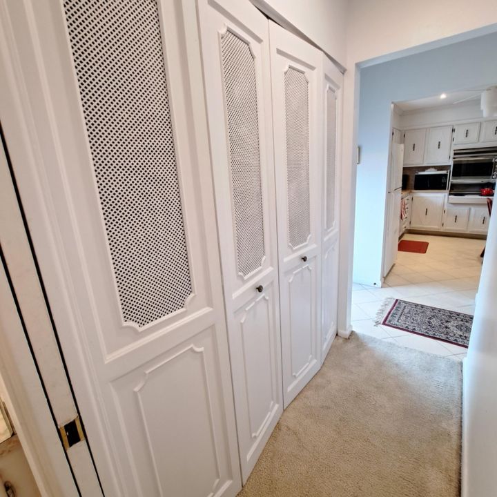 Active With Contract: $1,500 (1 beds, 1 baths, 837 Square Feet)