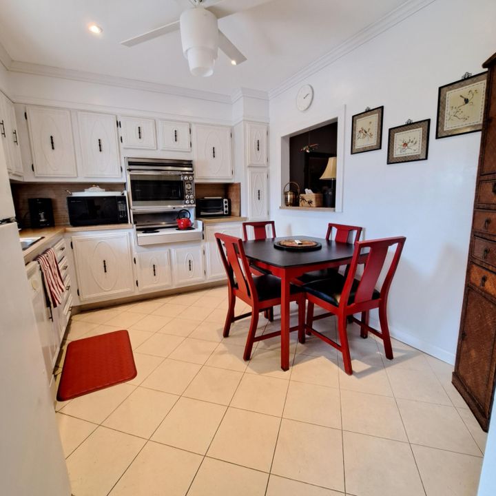 Active With Contract: $1,500 (1 beds, 1 baths, 837 Square Feet)