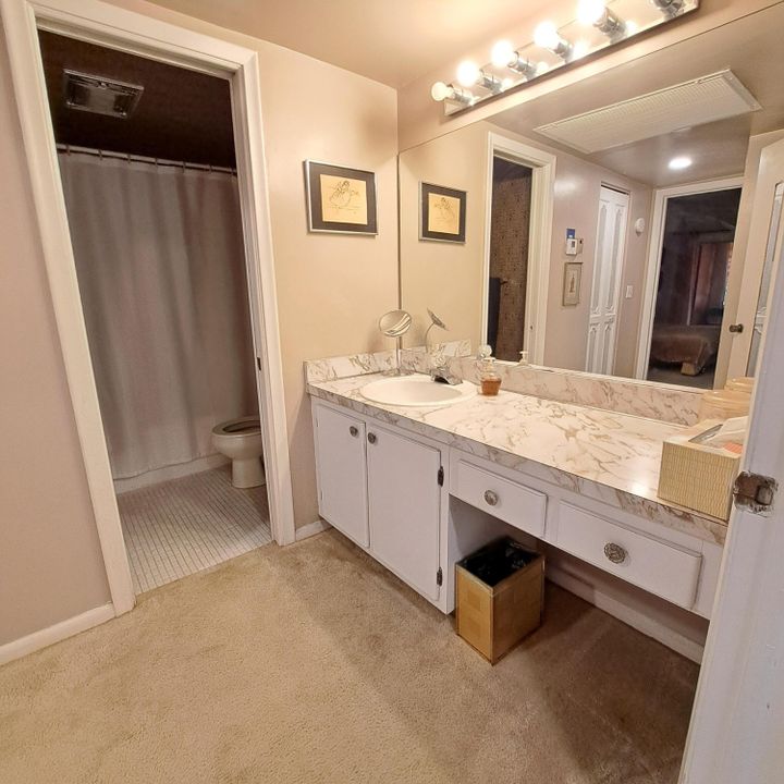 Active With Contract: $1,500 (1 beds, 1 baths, 837 Square Feet)