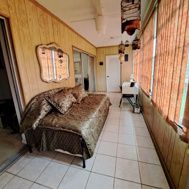 Active With Contract: $1,500 (1 beds, 1 baths, 837 Square Feet)