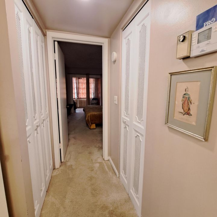 Active With Contract: $1,500 (1 beds, 1 baths, 837 Square Feet)
