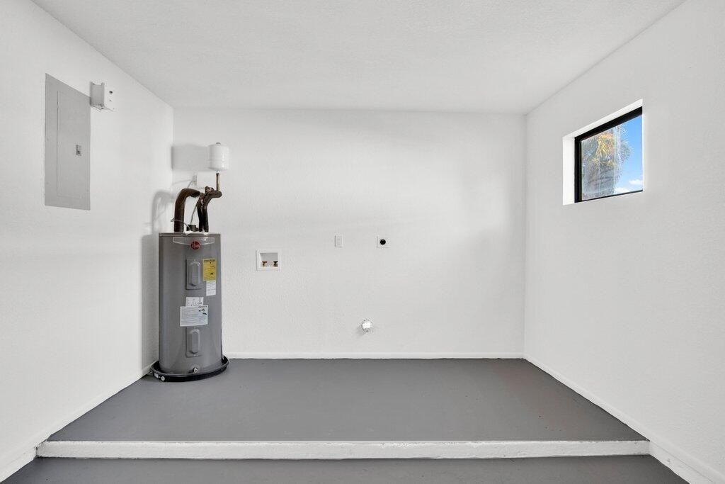 Под контрактом: $305,900 (2 спален, 1 ванн, 904 Квадратных фут)