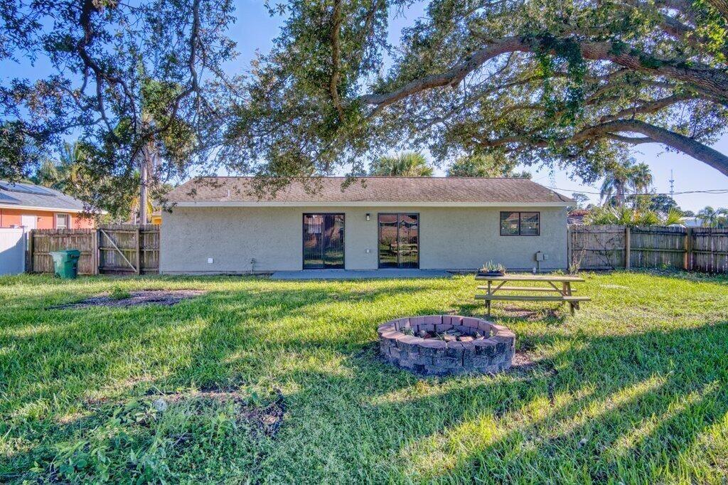 Под контрактом: $305,900 (2 спален, 1 ванн, 904 Квадратных фут)