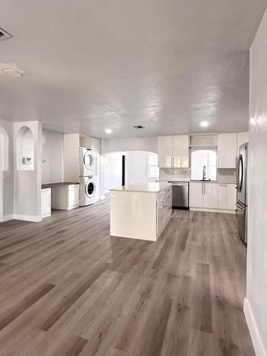 For Sale: $430,000 (4 beds, 2 baths, 2048 Square Feet)