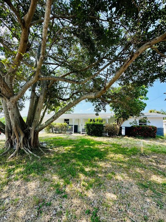 For Sale: $430,000 (4 beds, 2 baths, 2048 Square Feet)