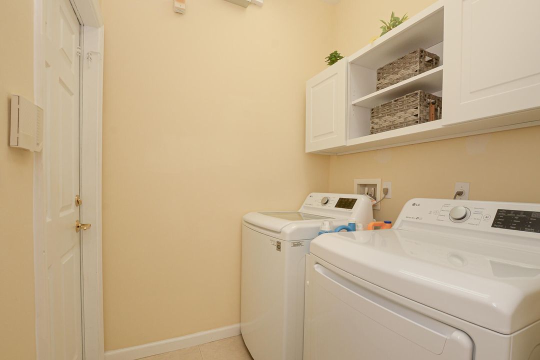 For Rent: $3,200 (2 beds, 2 baths, 1768 Square Feet)