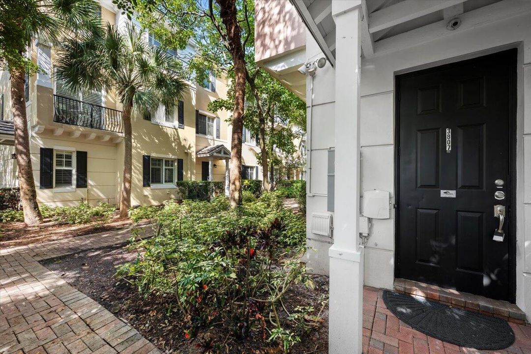 На продажу: $575,000 (3 спален, 3 ванн, 1957 Квадратных фут)