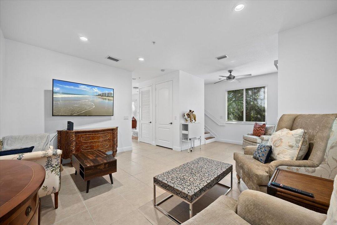 На продажу: $575,000 (3 спален, 3 ванн, 1957 Квадратных фут)