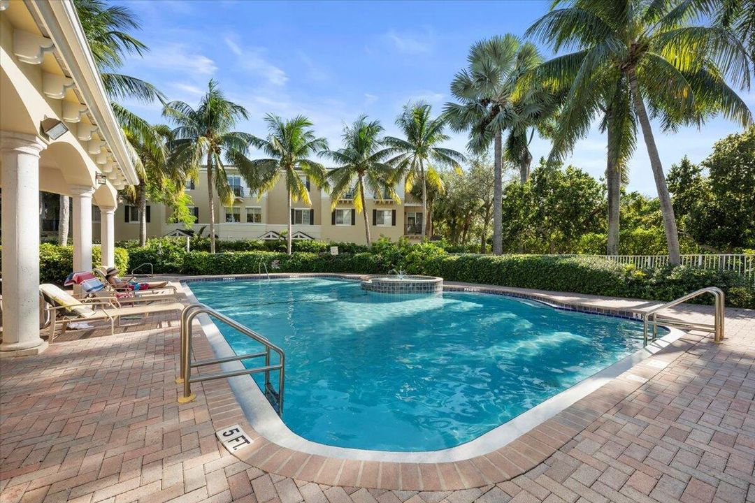 На продажу: $575,000 (3 спален, 3 ванн, 1957 Квадратных фут)