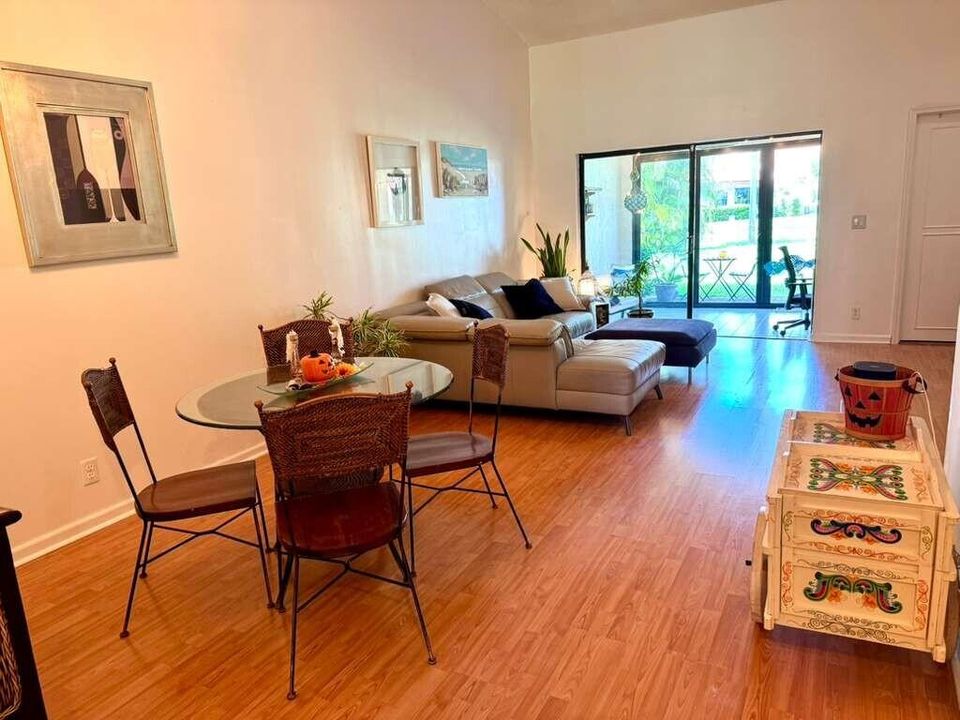 En Venta: $374,900 (2 camas, 2 baños, 1436 Pies cuadrados)