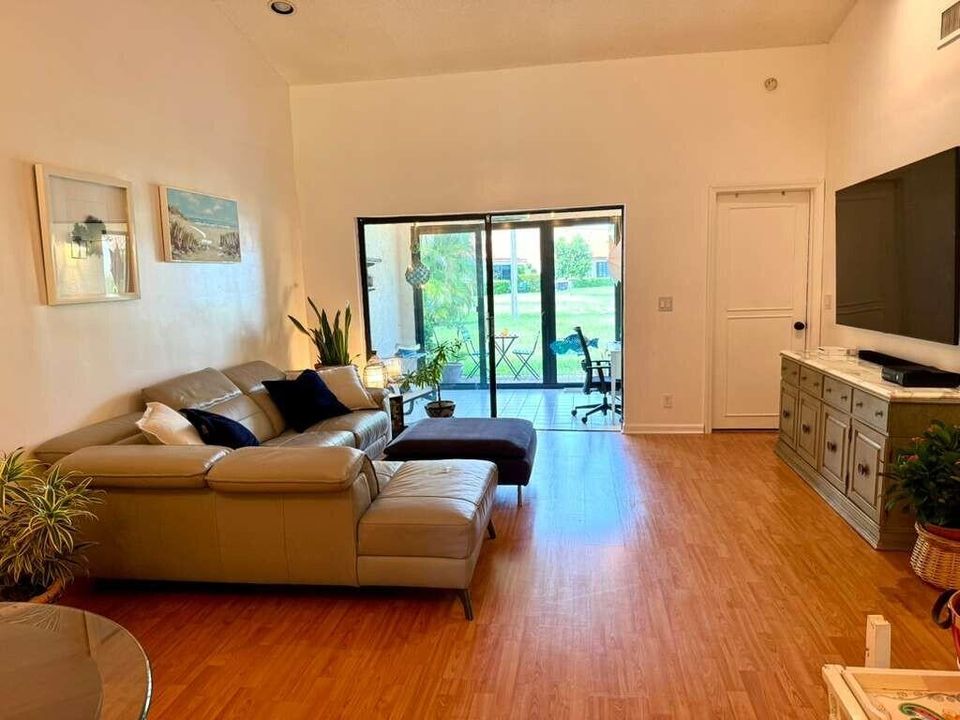 En Venta: $374,900 (2 camas, 2 baños, 1436 Pies cuadrados)