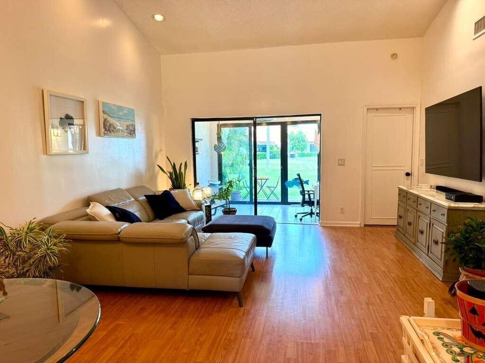 En Venta: $374,900 (2 camas, 2 baños, 1436 Pies cuadrados)