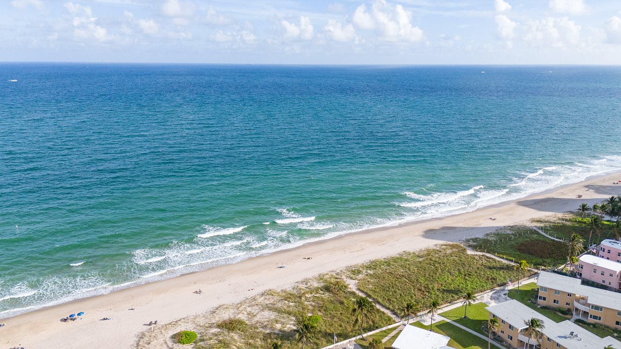 For Sale: $449,000 (1 beds, 1 baths, 734 Square Feet)