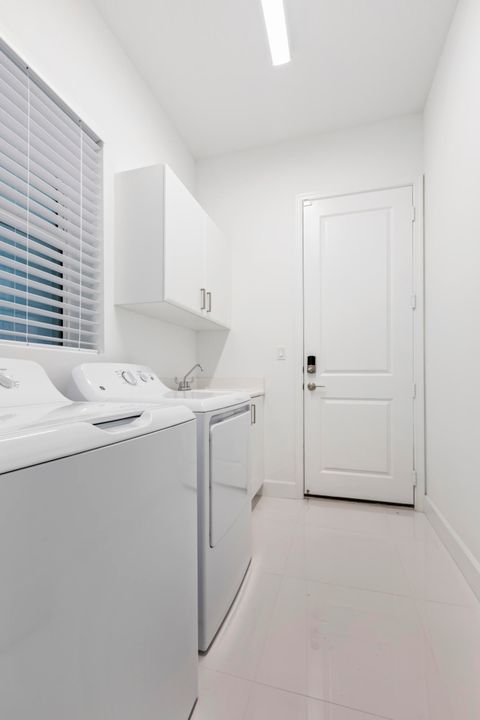 For Sale: $1,199,000 (3 beds, 3 baths, 2166 Square Feet)