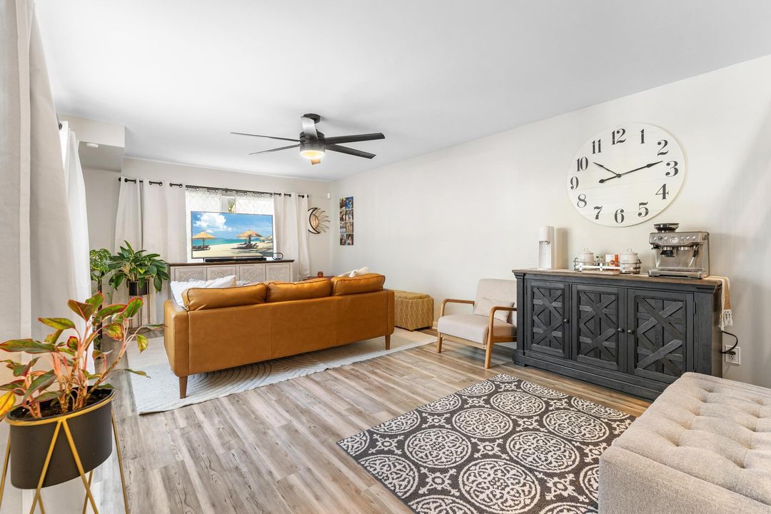 En Venta: $360,000 (2 camas, 2 baños, 1374 Pies cuadrados)