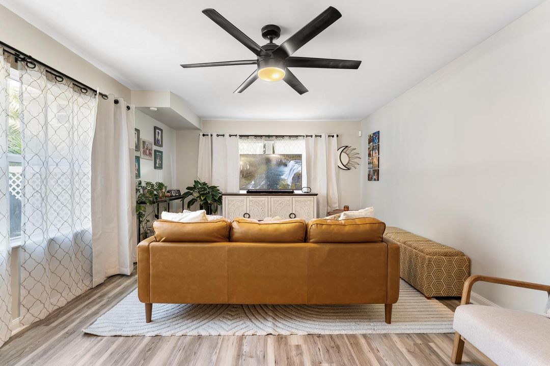 En Venta: $360,000 (2 camas, 2 baños, 1374 Pies cuadrados)