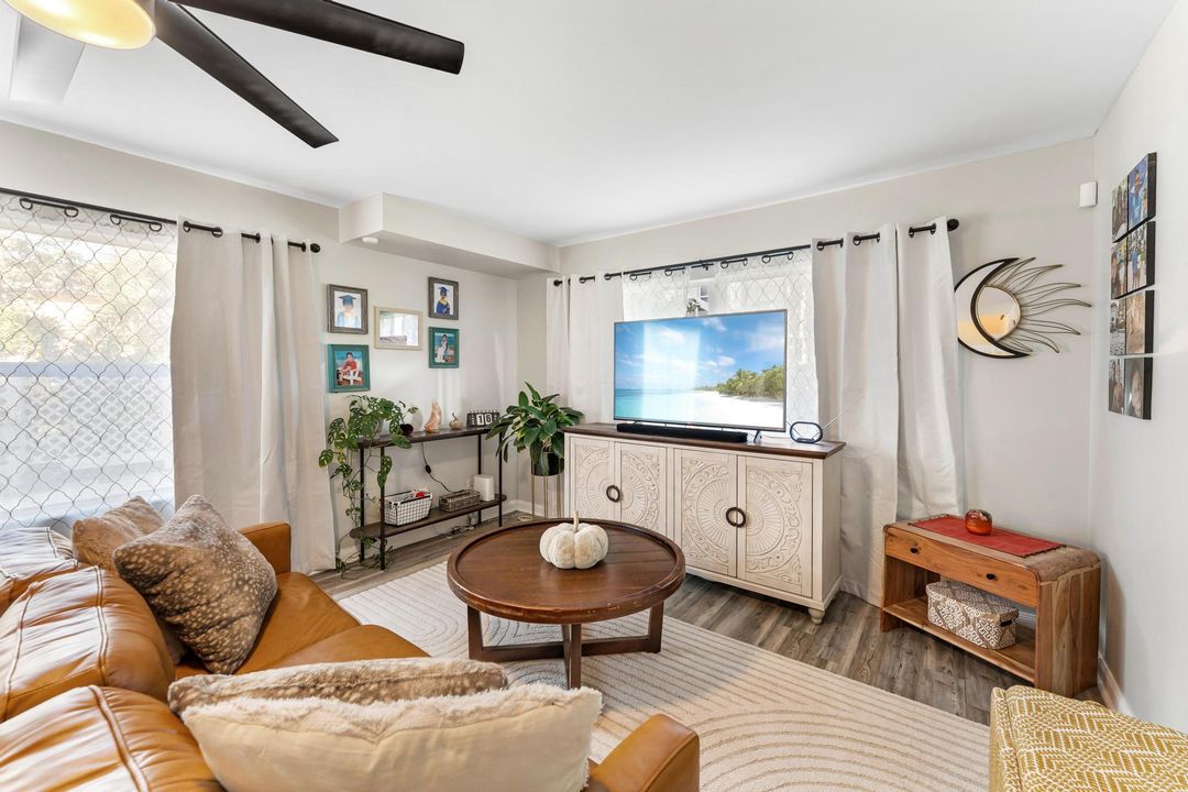 En Venta: $360,000 (2 camas, 2 baños, 1374 Pies cuadrados)