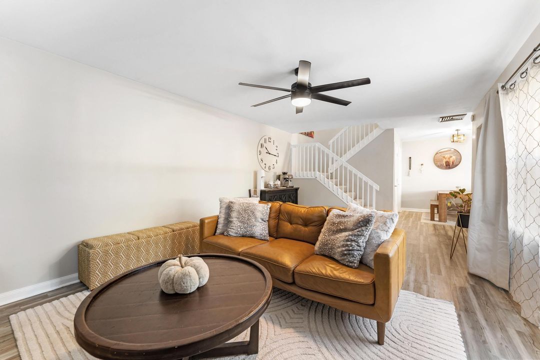 En Venta: $360,000 (2 camas, 2 baños, 1374 Pies cuadrados)