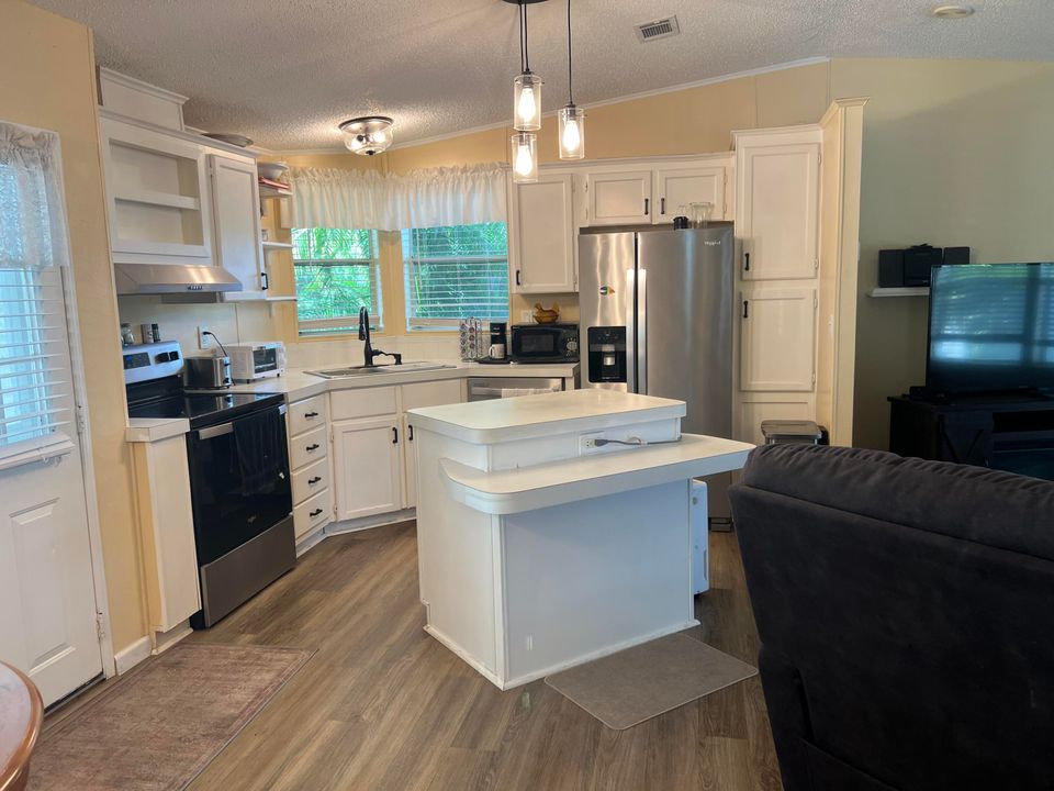 For Sale: $110,000 (2 beds, 2 baths, 1300 Square Feet)